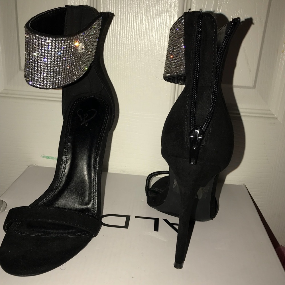 Shoes - Picture 4 of 4